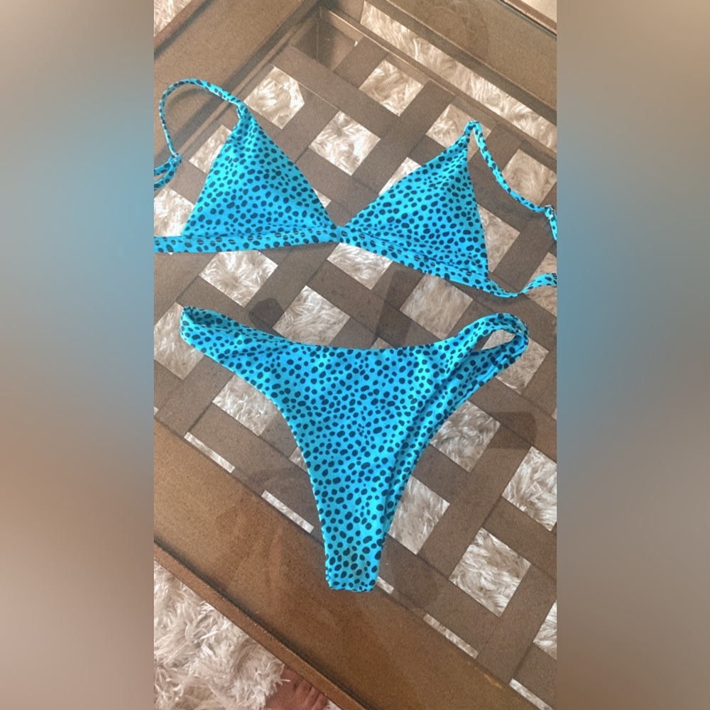 Blue bikini - Picture 3 of 4